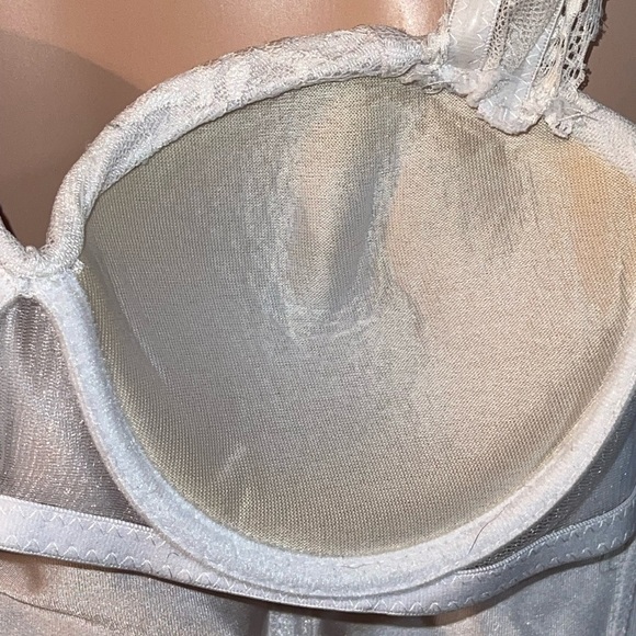 Spirit White Embroidered Lace Corset Top - Picture 11 of 11